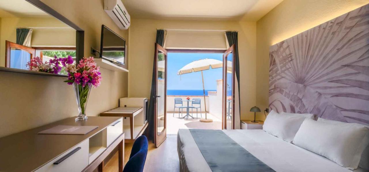Hotel Baia Imperiale Spiaggia di Cavoli المظهر الخارجي الصورة