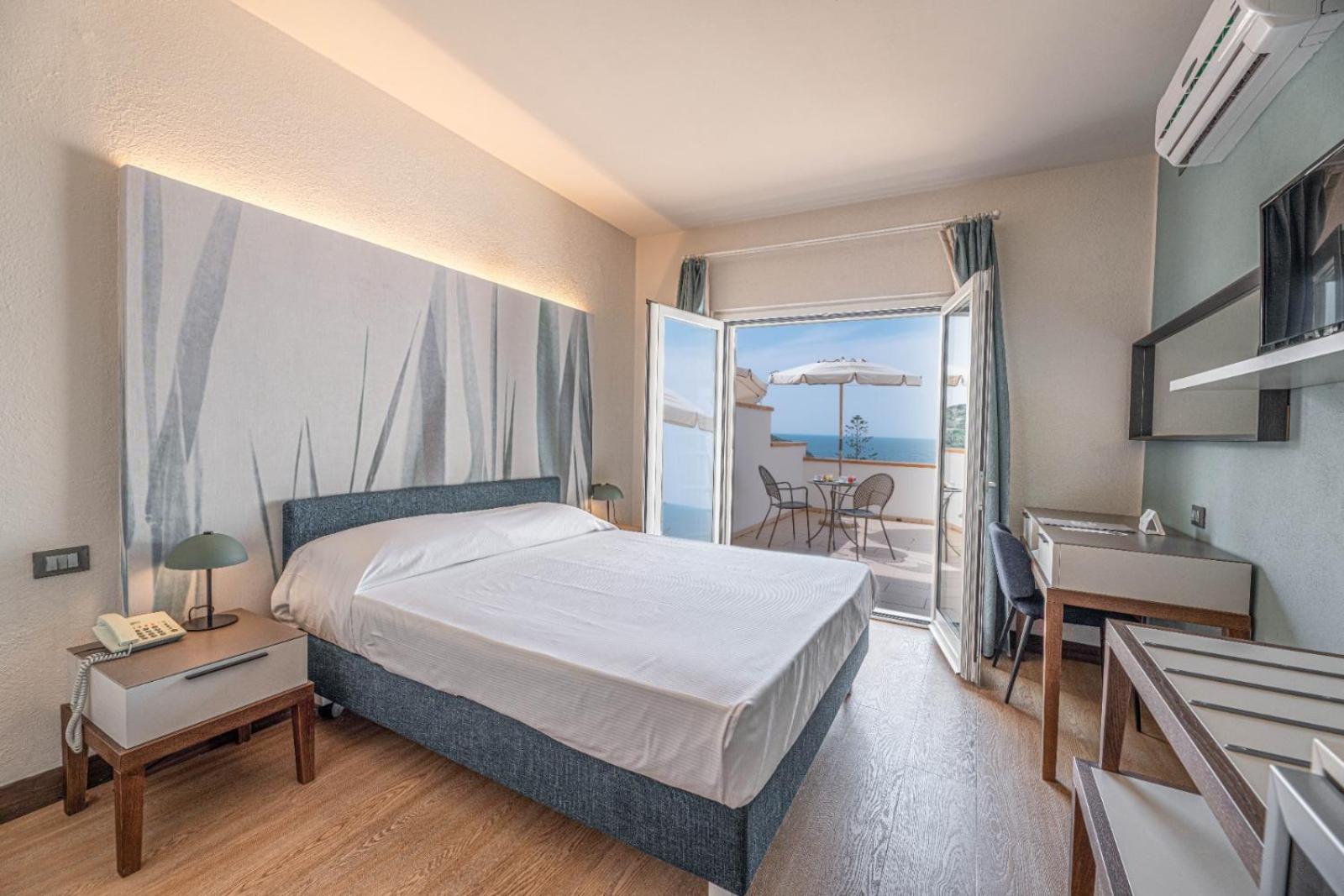 Hotel Baia Imperiale Spiaggia di Cavoli المظهر الخارجي الصورة
