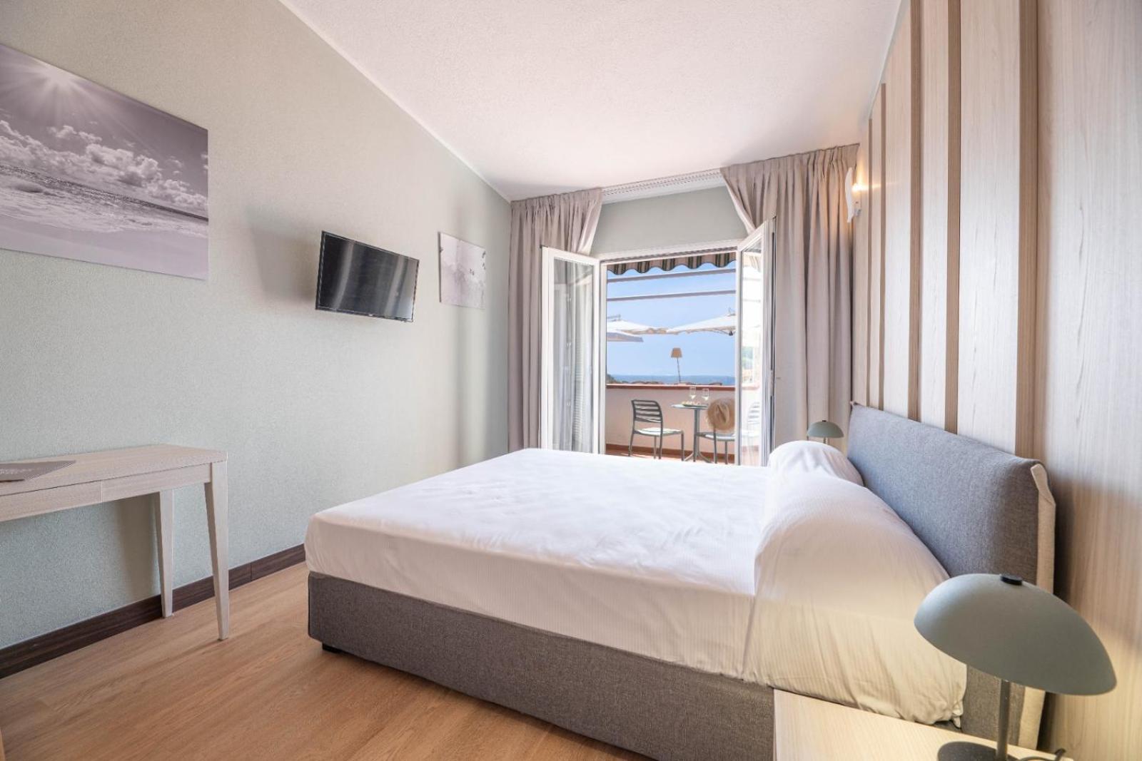 Hotel Baia Imperiale Spiaggia di Cavoli المظهر الخارجي الصورة